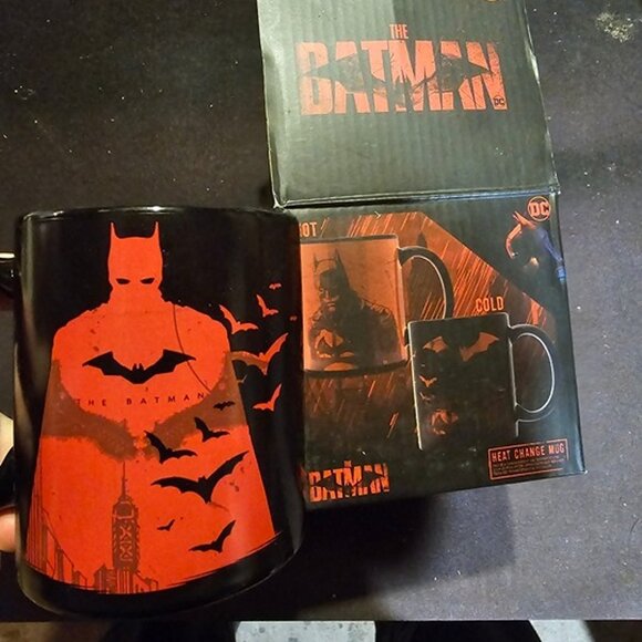 The Batman Heat Reveal Mug Color Change Ceramic Coffee Cup with Hidden Design - Picture 1 of 6